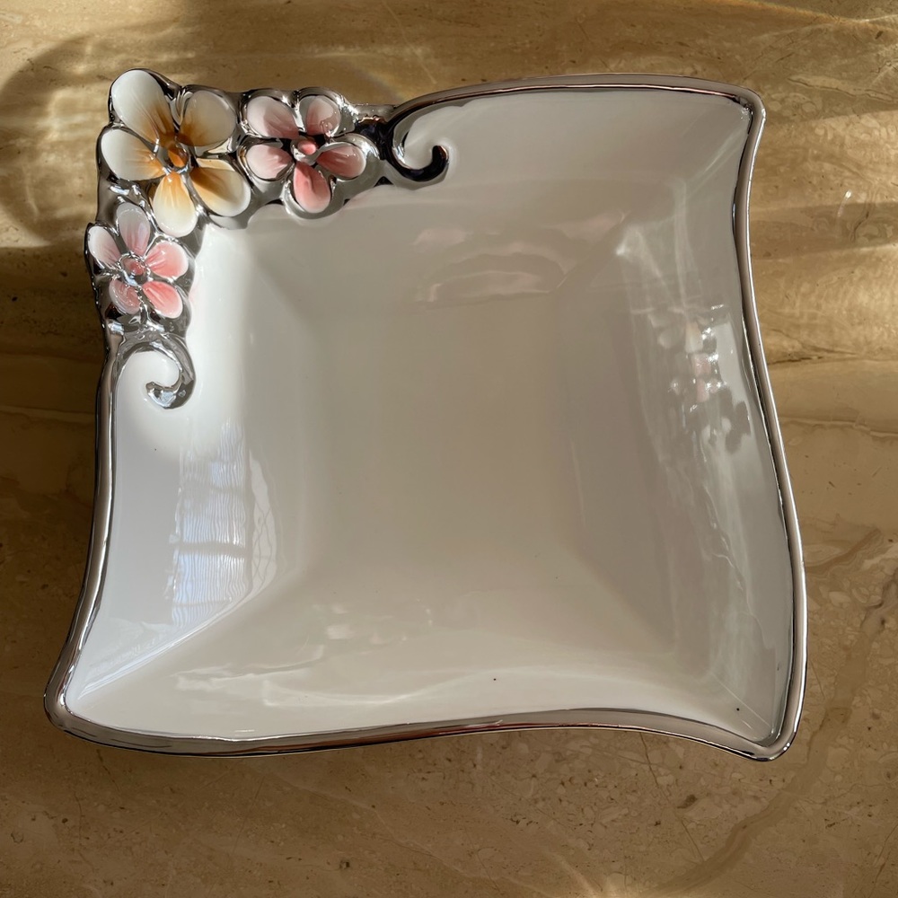 NWOT Ceramic Floral Candy Dish